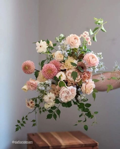 Fall Wedding Bouquets: Fantastic Ideas For Autumn Wedding Fall Wedding Colors Bouquets, Pink And Green Fall Decor, Bridal Bouquet Fall Real Flowers, Pink October Wedding, Pink Fall Flowers, Simple Wedding Bouquets Bride, Fall Pink Wedding, October Wedding Bouquets, Pink Autumn Wedding