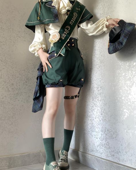 💚Ouji fashion Lolita outfit: cape and high waist shorts. 👉Search ‘FOGC-155’ on devilinspired.com #devilinspired #oujifashion #ouji #lolitacoord #lolitafashionstyle #oujilolita #militarylolita Princely Aesthetic, Fantasy Shorts, Prince Outfit, Cape Shirt, Prince Clothes, Concept Clothing, Harajuku Fashion, Lolita Dress, Character Outfits