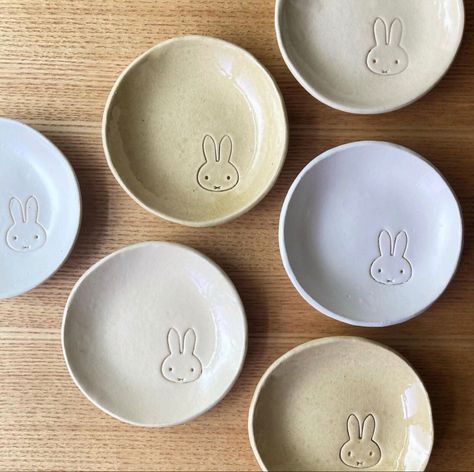 Miffy Kitchenware, Miffy Pottery, Miffy Diy, Miffy Ceramic, Bunny Ceramic, Ceramics Bowls Designs, Clay Plates, Pottery Painting Designs, Clay Diy Projects