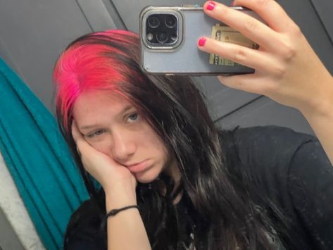 Pink Roots Hair, Pink Roots Black Hair, Pink Roots, Roots Hair, Hair Color Trends, Dark Hair, Pink Hair, Neon Pink, Hair Trends