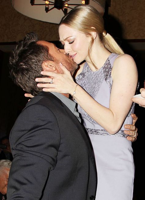 Hugh Jackman and Amanda Seyfried Tall Girl Short Guy, Hugh Jackman Logan, Marcus Butler, Friends Goals, Logan Henderson, Wolverine Hugh Jackman, Australian Actors, Calvin Harris, Celebrity Dads