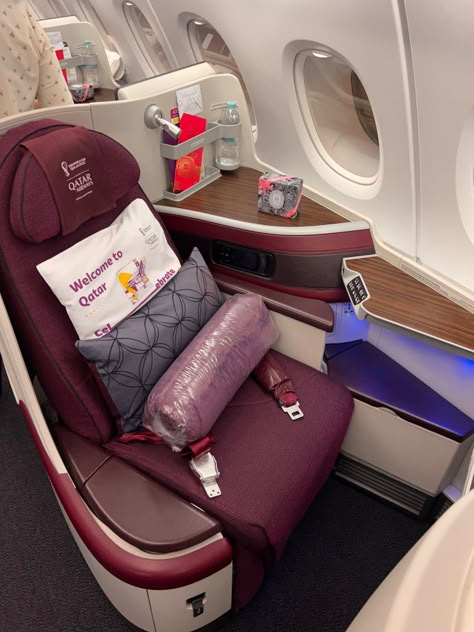 Qatar Airways Business Class Aesthetic, Qatar Airways Aesthetic, Qatar Airways Business, Footballer Boyfriend, Flying Airplane, Dubai Travel Guide, Flying First Class, Plane Flying, Airport Aesthetic