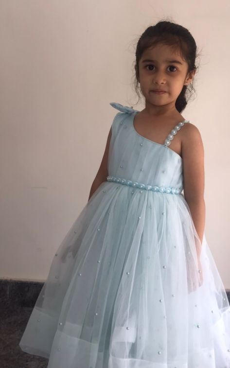 Net Frocks For Kids Party Wear, Net Frocks For Kids, Long Frocks For Kids, Birthday Frocks, Bday Dress, Net Gown, Kids Dress Collection, Fashion Show Dresses