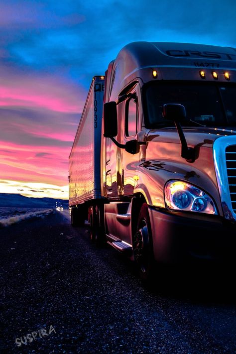 Truck life. Sunset on the road. #truck #semi #sunset #colors #suspira #photography Trucking Aesthetic, Truck Life, Semi Truck Photoshoot, Transport Truck, Truck Iphone Wallpaper, Truck Asthetic Picture, Trucker Aesthetic, Truck Photography, Trucking Company