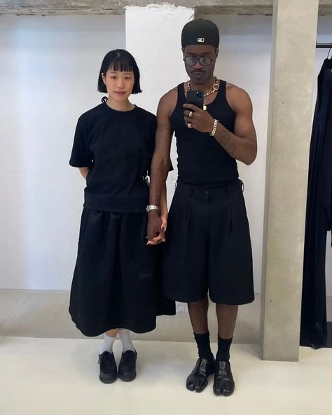 Tabi Shoes Outfit, Spring Summer Capsule Wardrobe, Couple Fits, Tabi Shoes, Stylish Couple, Cold Outfits, All Black Looks, Shoes Outfit, Eclectic Fashion