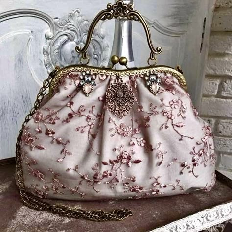 Frame Purse, Girly Bags, Wedding Glasses, Fancy Bags, Vintage Purses, Pretty Bags, Beaded Purses, Vintage Stuff, Vintage Purse