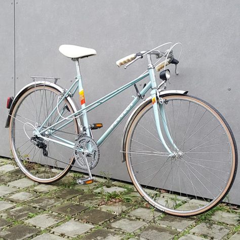 Bicycle Diy, Retro Bike, Cycle Chic, Bentley Car, Biker Life, Vintage Bike, Vintage Bicycles, Vintage Bikes, Go Outside