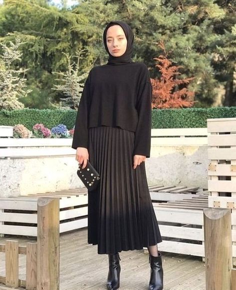 Black Skirt Hijabi Outfits, Black Pleated Skirt Outfit Hijab, Black Hijab Style, Hijab Boots Outfit, Hijabi Black Outfit, Black Skirt Hijab Outfit, Pleated Skirt Outfit Hijab, Plisket Skirt Outfit Hijab, Hijab Skirt Outfit