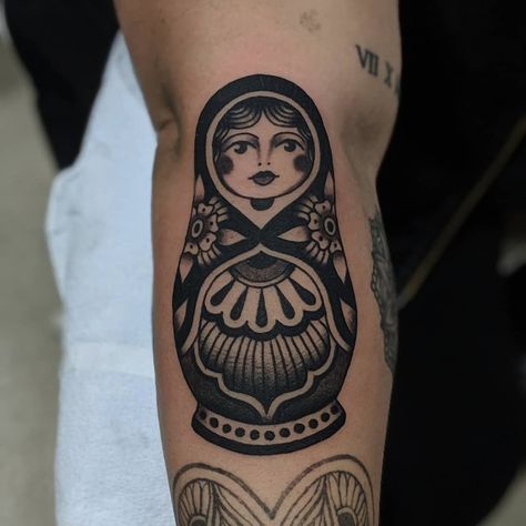 Doll Tattoo Ideas, Matryoshka Tattoo, Russian Doll Tattoo, New Tattoo Styles, Mac Miller Tattoos, Traditional Tattoo Woman, Vintage Tattoo Art, Minimalist Tattoo Ideas, Russian Tattoo