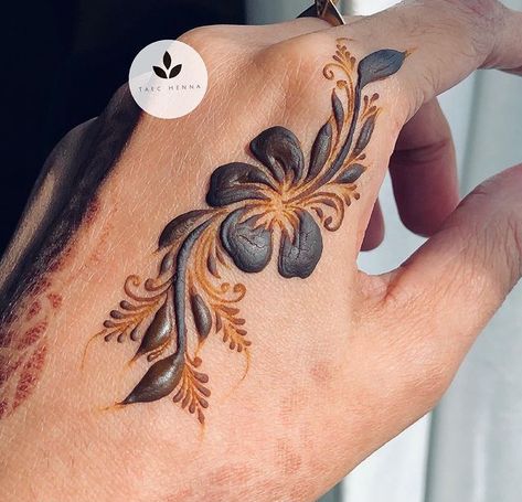 All Posts • Instagram Elegant Mehndi Designs, Elegant Mehndi, Finger Designs, Mehendi Bridal, Elegant Henna, Short Mehndi, Short Mehndi Design, Legs Mehndi, Mehedi Design