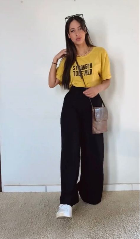 Black Palazzo Pants Outfit Casual, Casual Day Outfit Summer Street Style, Casual College Outfits, Casual Day Outfits, Elegante Casual, Stylish Work Outfits, Fashion Mistakes, Work Outfits Women, Cute Simple Outfits