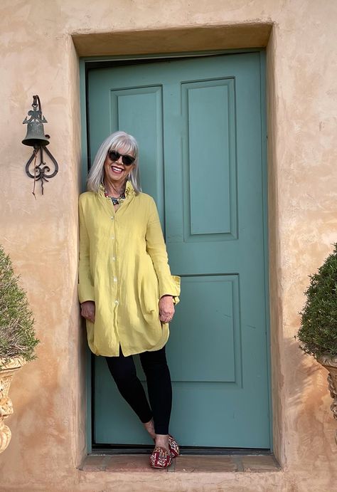 Five Simple Ways to add Color to your Outfit - Cindy Hattersley Design Granny Chic Fashion, Advanced Fashion, Cindy Hattersley, 60 Outfits, Shirt Outfits, Older Women Fashion, Wearing All Black, Advanced Style, Bold Jewelry