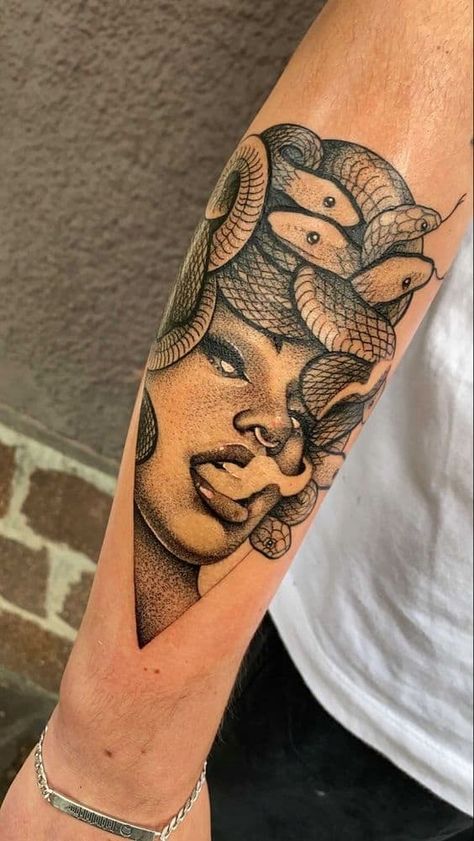 120 Pretty And Girly Half-Sleeve Tattoo Ideas For Females Tattoo Black Women, Medusa Tattoo Design, African Tattoo, Hand Tattoos For Girls, Tattoos Mandala, Black Girls With Tattoos, Silhouette Tattoos, Ornamental Tattoo, Tattoos For Black Skin