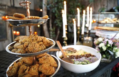 Every year for my birthday, I host a fried chicken dinner party. The guests bring their favorite fried chicken, and I supply the sides, dessert and drinks. Here's how I pull it all off, from the menu, to the shopping list, to the tablescape and decorations to the playlist. Fried Chicken Birthday Party, Fried Chicken Buffet Ideas, Fried Chicken And Champagne Party, Fried Chicken Party Ideas, Fried Chicken Buffet, Birthday Party Meals, Dinner Party Chicken, Beverage Bars, Chicken Bar