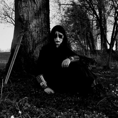 Black Metal Photoshoot, Metal Head Pfp, Corpse Paint Ideas, Goth Fashion Men, All Hope Is Gone, Corpse Paint, Exquisite Corpse, Metal Heads, Black Metal Art