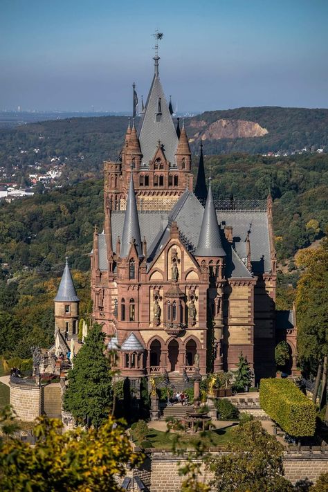 Drachenburg Castle, Germanic Mythology, Dragon Castle, Witches Cottage, Castle Exterior, Castle Germany, Mansion Exterior, German Architecture, Castle Mansion