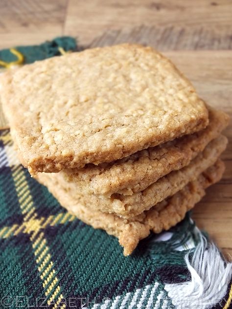 Cape Breton Oatcakes/ oat caked are great for crumbling and using as a crust for pies and bars. Oat Cakes Scottish, Cape Breton Oatcakes Recipe, Scottish Oat Cakes, Oat Cake Recipes, Scottish Recipes, Oat Cakes, Canadian Food, Oatmeal Recipes, Protein Snacks