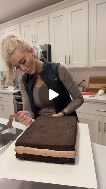 Whitney Berge on Instagram: "Filling & Frosting a Sheet Cake   Flavor- 3x Chocolate  Chocolate Cake Layers, Chocolate Buttercream Frosting and Semi Sweet Chocolate Ganache.  #theblondewhobakes #cakes #cake #cakedecorating #cakeoftheday #food #foodie #yum #chocolate #chocolateganache #chocolatelover #baking #dessert #cakevideo #cakesofinstagram #sheetcake #instagram #instagood #instafood" Chocolate Birthday Sheet Cake Decoration, Chocake Cake Decorating, Chocolate Raspberry Sheet Cake, Chocolate Bundt Cake Decorating Ideas, Plain Chocolate Cake Design, Chocolate Lover Birthday Cake, Colorful Chocolate Cake, Chocolate Frosted Cake Decorating, Chocolate Strawberry Sheet Cake