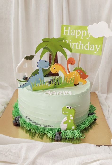 Cake Dinasour Theme, Dainosor Birthday Cake, Dino Cake Ideas 3rd Birthday, Dianousor Cake Design, Dino Cake 2nd Birthday, Dinosaur Cake Decorations, Dino Bday Cake, Dino Themed Cake, Dinosaurs Birthday Cake