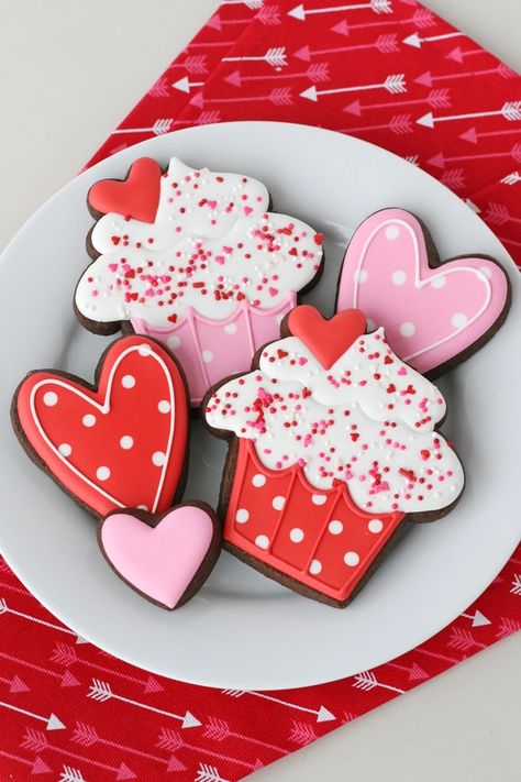 Cupcake Valentine, Cookies Valentines, Chocolate Sugar Cookie Recipe, Valentines Day Sugar Cookies, Valentine Cookies Decorated, Valentine Sugar Cookies, Perfect Sugar Cookies, Valentines Baking, Sweet Cupcake