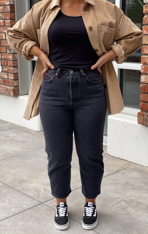 Cool Work Outfits Women Plus Size, Style Inspiration Medium Size, Comfortable Office Outfits Plus Size, Plus Size Jean Styling, Style Inspiration Plus Size Casual, Minimalist Outfits Women Plus Size, Eclectic Clothes Style, Plus Size Therapist Outfits, Fall Outfits Size 8-10