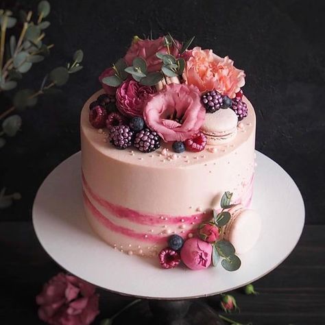 Fruit Cake Design, Fresh Fruit Cake, Cake With Flowers, Beautiful Cake Designs, Summer Cakes, Beautiful Birthday Cakes, Cake Decorating Designs, Crazy Cakes, Pretty Birthday Cakes