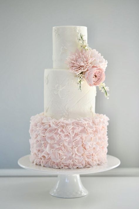 Blush Pink And White Wedding Cake, Cute Pink Wedding Cake, Soft Pink Wedding Cake, Wedding Cake Light Pink, Dusty Pink Wedding Cake, Wedding Cake Blush Pink, Light Pink Wedding Cake, Elegant Pink Cake, Blush Pink Cake