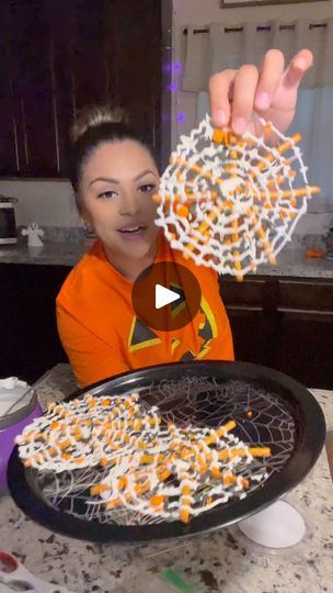 Halloween Pretzels, Halloween Event, Spider Web, Spooky Halloween, Halloween Treats, Baking Recipes, Halloween