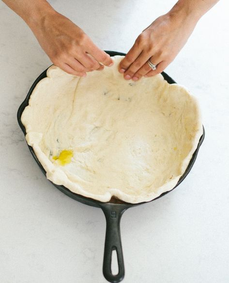 Sourdough Pizza Dough Cast Iron, Sourdough Deep Dish Pizza Dough, Difference Between Sourdough Starter And Discard, Deep Dish Sourdough Pizza Crust, Sourdough Deep Dish Pizza, Sourdough Discard Pizza Dough, Deep Dish Pizza Dough, Sourdough Pizza Dough, Sourdough Breads