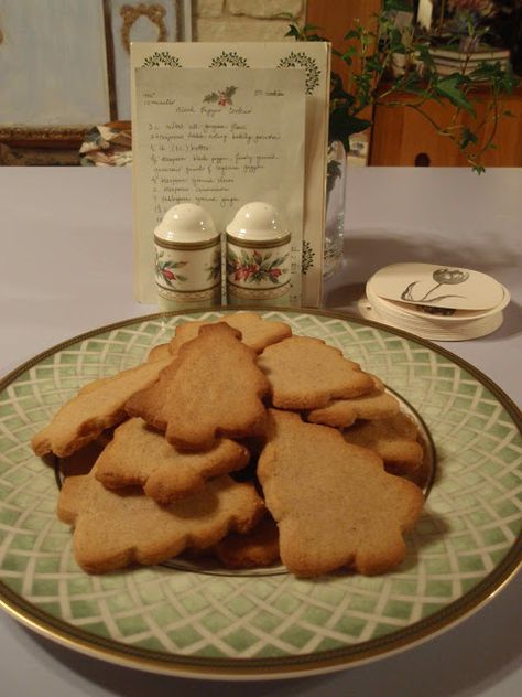 Pepper Cookies Recipe, Pepper Cookies, Star Shaped Cookies, Cinnamon Cookies, Christmas Foods, Ginger Cookies, Coffee Breakfast, Iced Cookies, Fun Cookies