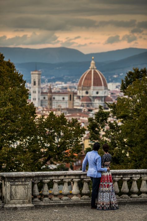 engagement photo shooting Florence Duomo, Florence Photography, Florence Italy Travel, Groom Posing, Florence Cathedral, Florence City, Duomo Florence, Florence Wedding, Honeymoon Photos