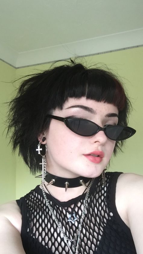 Cute Short Goth Haircuts, Gothic Haircuts Short, Super Short Goth Hair, Gothic Short Hairstyles, Short Hair Goth Hairstyles, Cool Bleached Hair, Gothic Pixie Haircut, Hairstyles For Short Hair Goth, Short Alternative Haircuts With Bangs