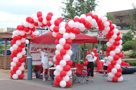 L-shape Spiral Balloon Arch Spiral Balloon Arch, Arch Balloon, Business Decoration, Balloon Arches, Balloon Ideas, Birthday Party Balloon, String Of Pearls, Balloon Art, Balloon Arch