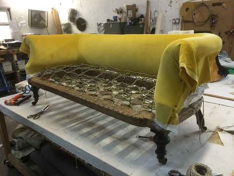 Reupholster Antique Couch, Reapolstering Sofa Diy, Diy Reupholster Couch, Old Sofa Makeover Ideas, Reupholster Sofa, Couch Reupholster, Reupholster Couch Diy, Fancy Sofa, Couch Colors