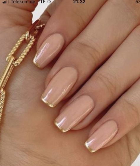 Gold Ring Finger Nails, Tan And Gold Nails, Gold Tip Nails, Gold Manicure, Ring Finger Nails, Nails Now, Nail Polish Art, Pretty Nail Art Designs, Shellac Nails