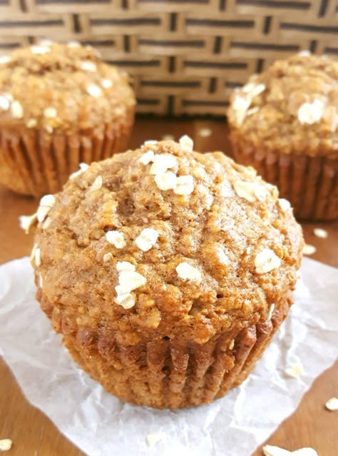 Healthy Oatmeal Applesauce Muffins {Sugar Free} - Beat Bake Eat Oatmeal Applesauce Muffins, Low Calorie Muffins, Wheat Muffins, Low Fat Breakfast, Sugar Free Muffins, Apple Oatmeal Muffins, Whole Wheat Muffins, Applesauce Muffins, Sugar Free Baking