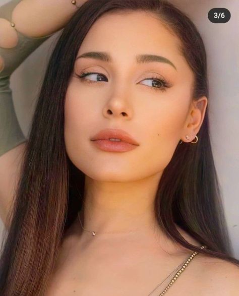 Ariana Grande Natural Makeup, Ariana Grande Face, Celebrities Airport, Ariana Grande Nose, Celebrate Life Quotes, Dalton Gomez, Wallpaper Celebrity, Ariana Grande Selfie, Celebrity Drawing