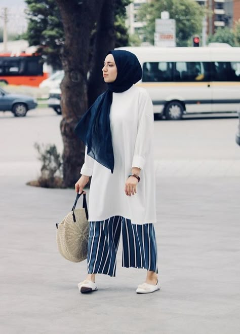 Plus Size Hijabi Outfits, Plus Size Hijab Fashion, Modest Fashion Plus Size, Modest Casual Outfits, Muslim Outfits Casual, Hijabi Fashion Casual, Fashion Top Outfits, Hijabi Outfits Casual, Modesty Fashion