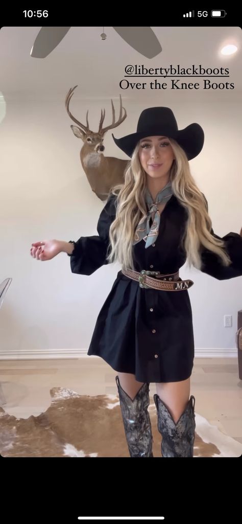 Black Western Outfit, Rancho Outfits, Black Cowgirl Outfit, Cool Style Outfits, Texas Girls, Cowgirl Outfit, Black Cowgirl, Western Party, Western Wear Outfits