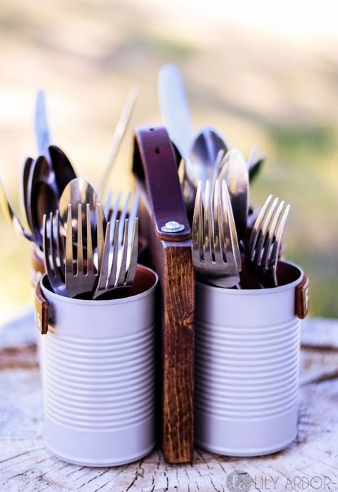 Caddy Diy, Silverware Caddy, Recycled Tin Cans, Flatware Caddy, Tin Can Art, Silverware Holder, Recycled Tin, Tin Can Crafts, Diy Cans