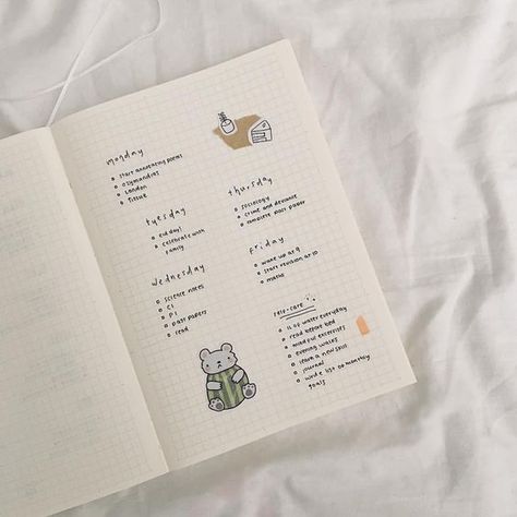 𝙥𝙞𝙣𝙩𝙚𝙧𝙚𝙨𝙩: 𝙨𝙥𝙖𝙘𝙚𝙮𝙡𝙖𝙩𝙩𝙚 Bullet Journal Minimalist, Bullet Journal Notes, Bullet Journal Mood, Bullet Journal Aesthetic, Bullet Journal Notebook, Diary Ideas, Bullet Journal Writing, Bullet Journal Art, Bullet Journal Lettering Ideas