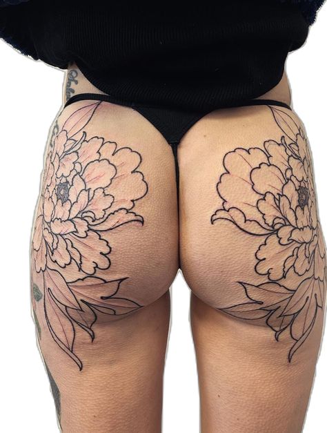 Bum Tattoo Women, Backpiece Tattoo, Bum Tattoo, Tattoed Women, Spine Tattoos For Women, Floral Tattoo Design, Spine Tattoos, Black Ink Tattoos, Feminine Tattoos