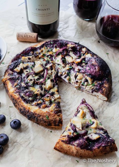 Blueberry Balsamic BBQ Chicken Pizza Blueberry Balsamic, Blueberry Chicken, Pizza Gourmet, Wine And Pizza, Rotisserie Chicken Breast, Latino Food, Gourmet Pizza, Bbq Chicken Pizza, Pizza Flavors