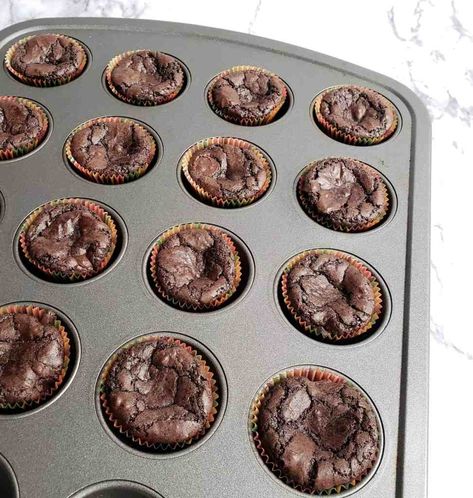 Bake the brownie cups about 13 minutes for candy size liners. They will sink a tiny bit because they are slightly under baked but the frosting will cover it. Mini Brownie Cups, Mini Muffin Brownies, Brownie Cookie Cups, Ghirardelli Brownie Mix, Mini Brownie Bites, Brownie Mix Recipes, Brownie Mix Cookies, Cookie Cups Recipe, Brownie Frosting