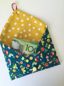 Gifting Money, Fabric Envelope, Christmas Sewing Projects, Scrap Fabric Crafts, Scrap Fabric Projects, Quilt Retreat, Quilted Gifts, Gift Envelope, Small Sewing Projects