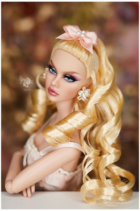 Jennifer Lopez Hair, Fashion Dolls Photography, Dress Barbie Doll, Custom Barbie, Hair Boutique, Glam Doll, Poppy Parker Dolls, Barbie Fashionista, Fashion Royalty Dolls