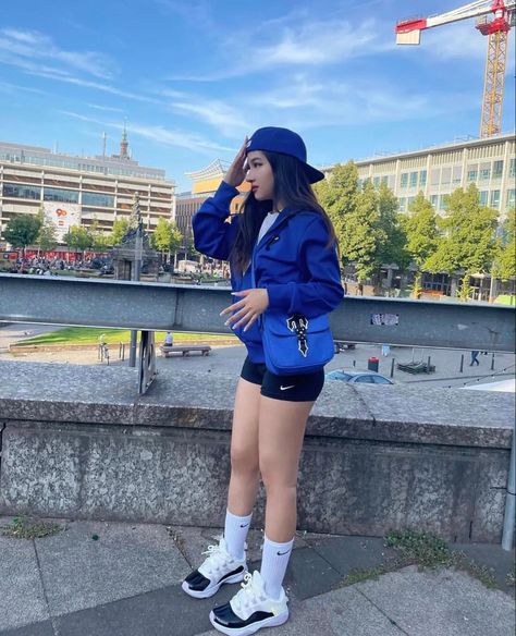 200s Outfits, Classy Fits, Swag Girl Style, Everyday Fashion Outfits, Cute Selfies Poses, Best Photo Poses, Girl Swag, Sneakers Outfit, Vacation Outfits