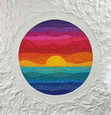 Curvy Sunset Quilt Wall hanging - View from a Cruise — Online Quilt Courses & Quilt Patterns from The Crafty Nomad Sunset Quilt Block, Sunset Quilt Pattern, Sunset Quilt, Free Sewing Tutorials, Sewing Retreats, Sky Quilt, Quilt Wall Hanging, Quilt Wall, Beach At Night