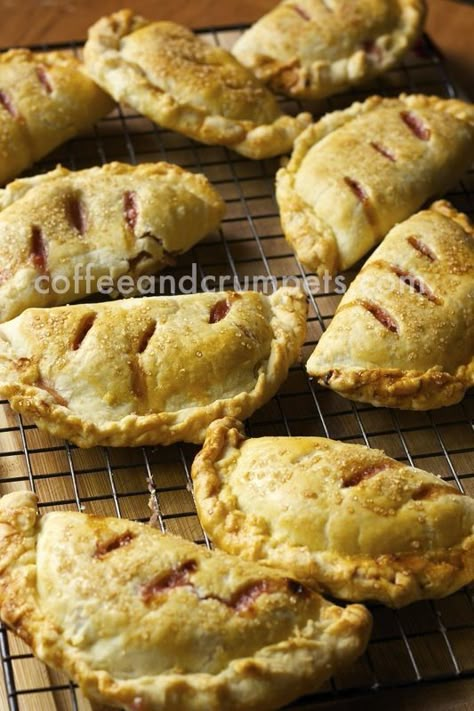 Rhubarb Hand Pies, Apple Rhubarb, Hand Pie Recipes, Rhubarb Desserts, Tart Filling, Hand Pie, Meat Pies, Rhubarb Recipes, Perfect Pies