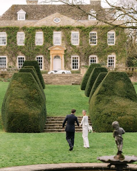 The magical @cornwell_manor Workshop Host @poppycartereducation Creative Direction @poppycarterportraits Planner & Stylist @jenniferlouiseweddings Venue @cornwell_manor Florist @clementinemoon_floraldesign Bridal Designer @maramariebridal Hair @andrealuellahair Makeup @katypheiffermakeupartist Cake @hayleyelizabethcakedesign Tableware @theluxecollectionuk Furniture @houseoffurncollection Stationery @gableandgrain Chandeliers @crescent_moon_events Linen @alba.tableware Menswear @thecotswoldt... Cornwell Manor, Model Couple, Creative Direction, Bridal Designs, Crescent Moon, Chandeliers, Crescent, Florist, Stationery